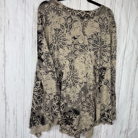 Peruvian Connection XL taupe Floral Lace Pattern Top - Picture 7 of 7